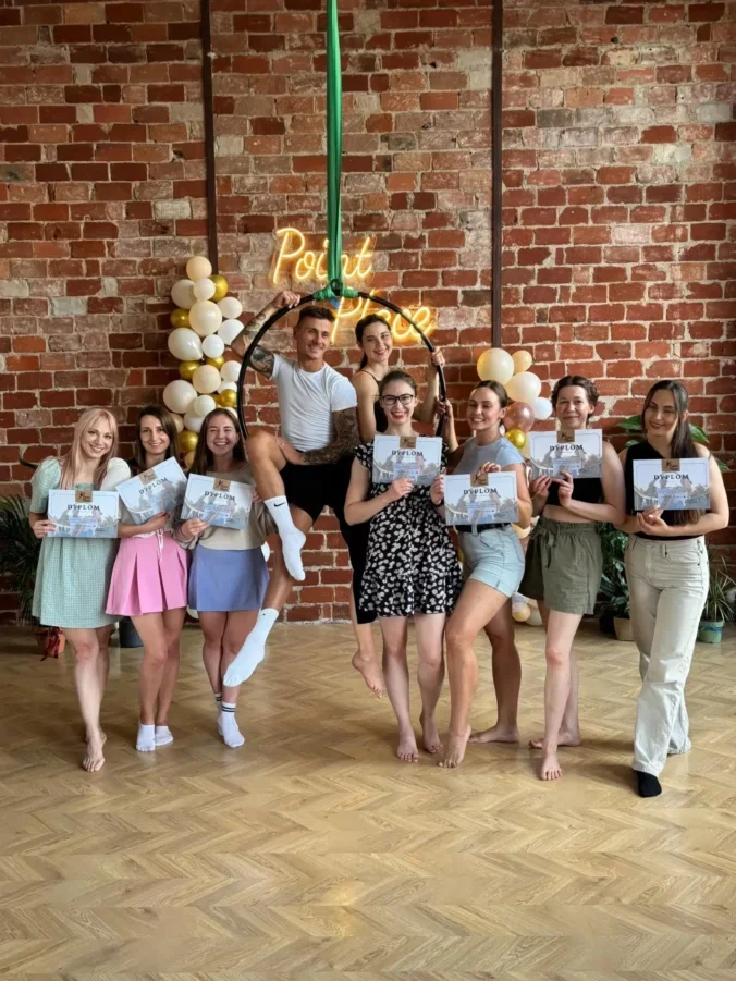 Aerial Wrocław Aerial Hoop Silks Stretching PointPlace